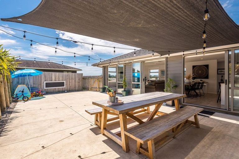 Photo of property in 6 Lambert Way, Paraparaumu, 5032