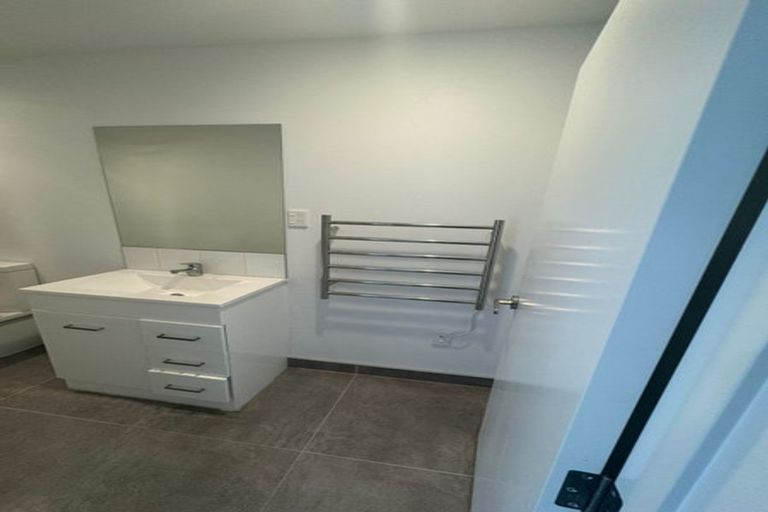 Photo of property in 13 Eileen Newey Place, Henderson, Auckland, 0612