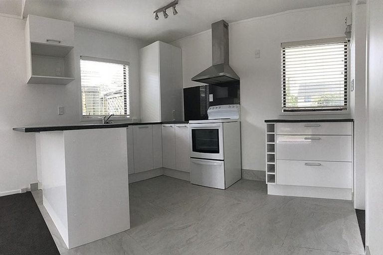 Photo of property in 1/19 Tree View Avenue, Glenfield, Auckland, 0629