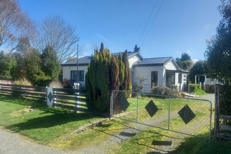 Photo of property in 33 Clifden Highway, Tuatapere, 9620