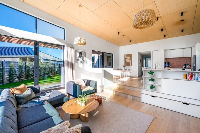 Photo of property in 17 Doug Ledgerwood Drive, Wanaka, 9305