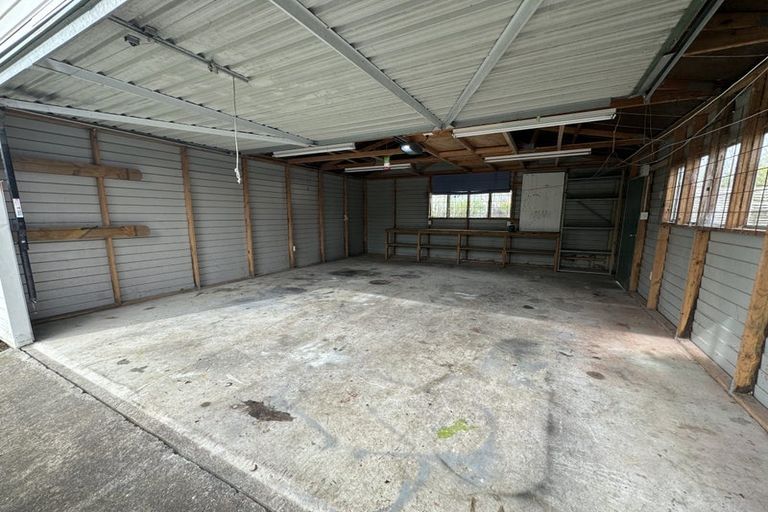 Photo of property in 97 Atkinson Road, Titirangi, Auckland, 0604