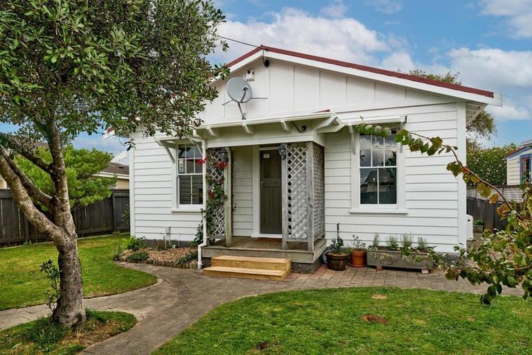 Photo of property in 70 Randwick Crescent, Moera, Lower Hutt, 5010