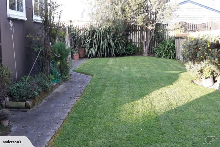 Photo of property in 19 Hillcrest Drive, Kelvin Grove, Palmerston North, 4414