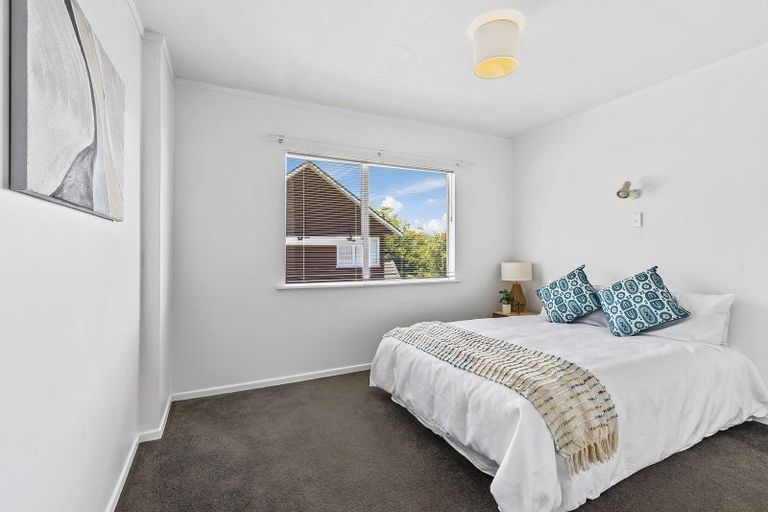Photo of property in 1a Sandhurst Way, Crofton Downs, Wellington, 6035
