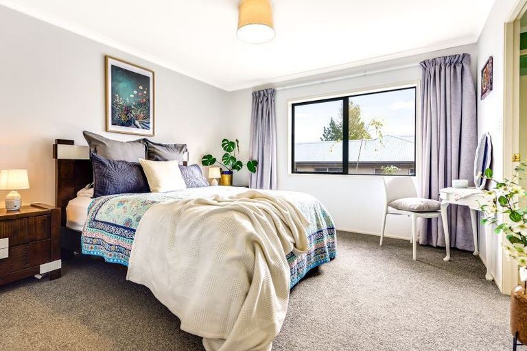 Photo of property in 24 Palm Grove Drive, Western Heights, Hamilton, 3200