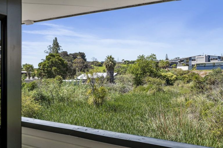 Photo of property in 70 Palmgreen Court, Stanmore Bay, Whangaparaoa, 0932