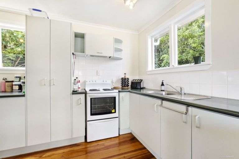 Photo of property in 137 Ruskin Road, Newlands, Wellington, 6037