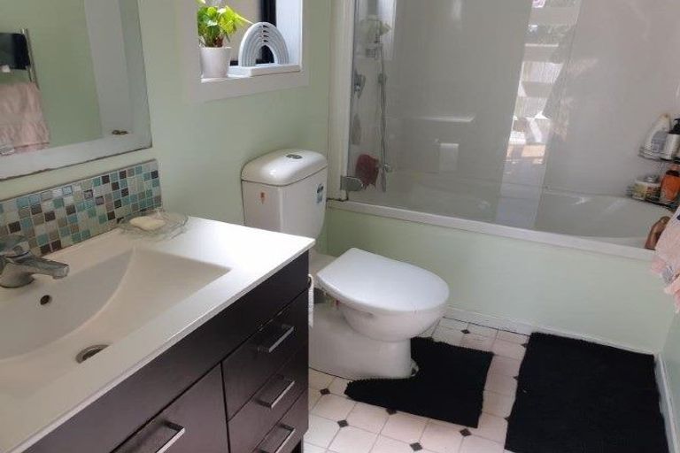 Photo of property in 32 Severn Street, Island Bay, Wellington, 6023