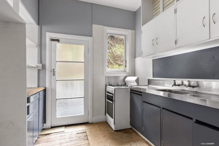 Photo of property in 28 Crieff Street, Northland, Wellington, 6012