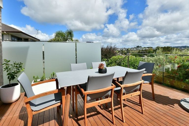 Photo of property in 9 Seagate Place, Red Beach, 0932