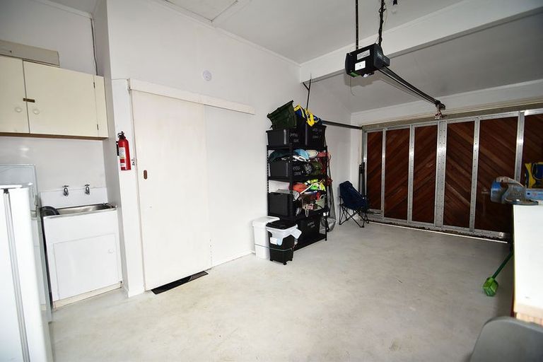 Photo of property in 1/5 Spring Grove, Henderson, Auckland, 0612