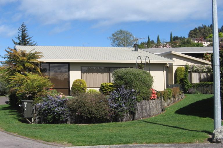 Photo of property in 16 Isobel Street, Acacia Bay, Taupo, 3330