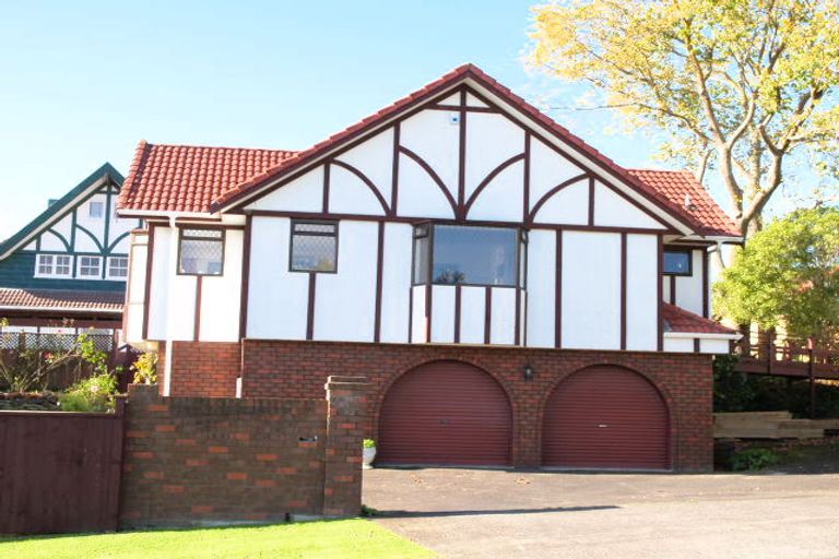 Photo of property in 26 Pah Road, Cockle Bay, Auckland, 2014