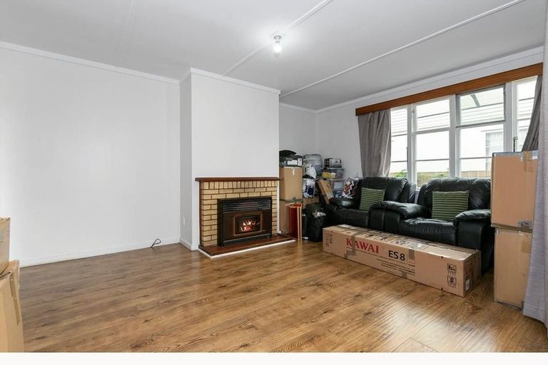 Photo of property in 3154 Great North Road, New Lynn, Auckland, 0600