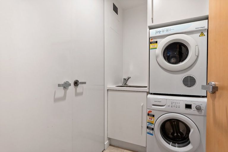 Photo of property in 2/326 Oriental Parade, Oriental Bay, Wellington, 6011