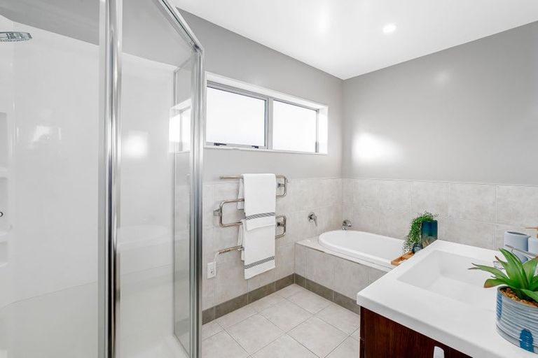 Photo of property in 6 Sumner Terrace, Aotea, Porirua, 5024