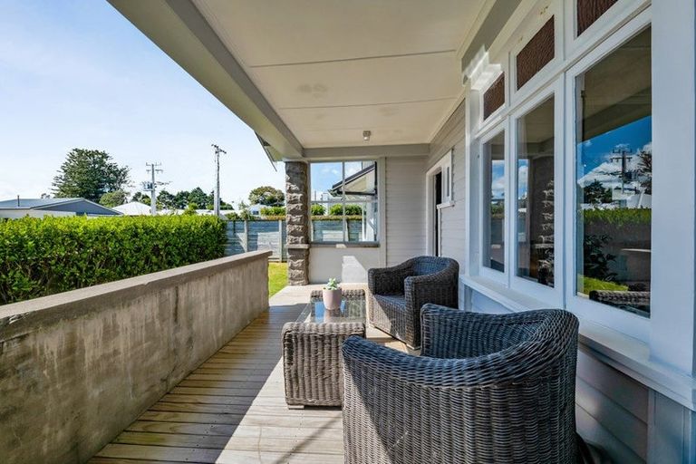 Photo of property in 76 Paynters Avenue, Strandon, New Plymouth, 4312
