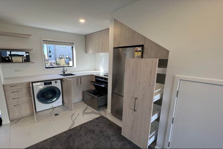 Photo of property in 10/231u Marine Parade, Seatoun, Wellington, 6022