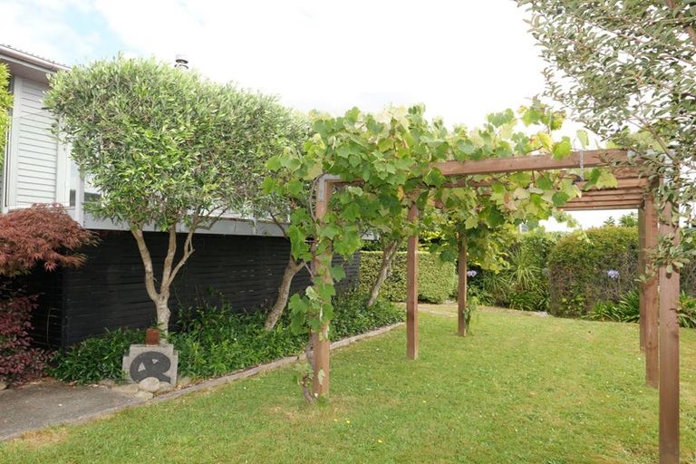 Photo of property in 11 Kotare Street, Waikanae, 5036