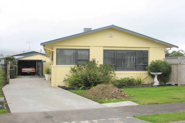 Photo of property in 40 Featherston Street, Levin, 5510