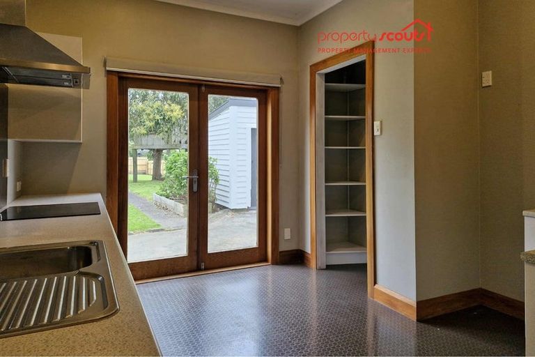 Photo of property in 40 Waiwaka Terrace, Strandon, New Plymouth, 4312