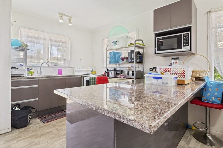 Photo of property in 16 Halswell Street, Mangere East, Auckland, 2024