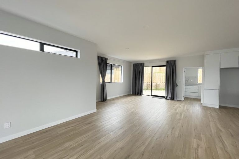 Photo of property in 35 Symes Drive, Red Beach, 0932