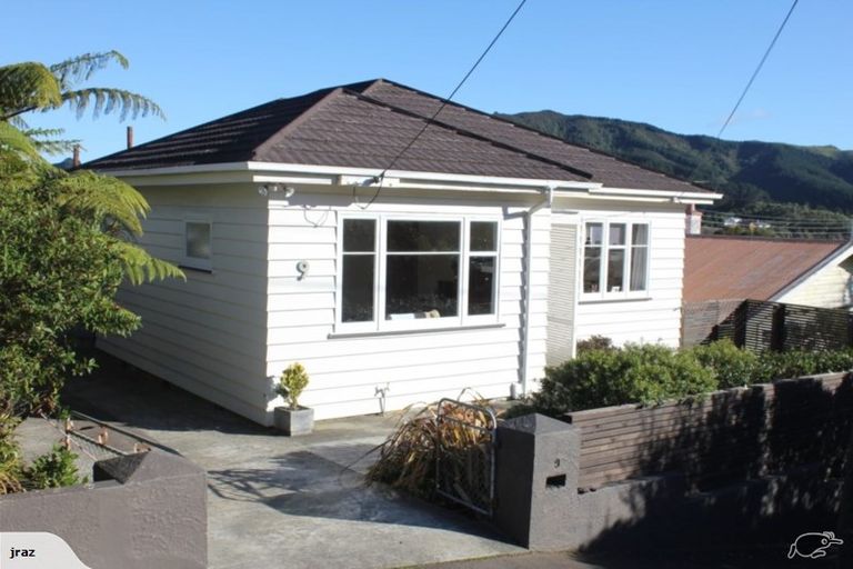 Photo of property in 9 Woburn Road, Northland, Wellington, 6012