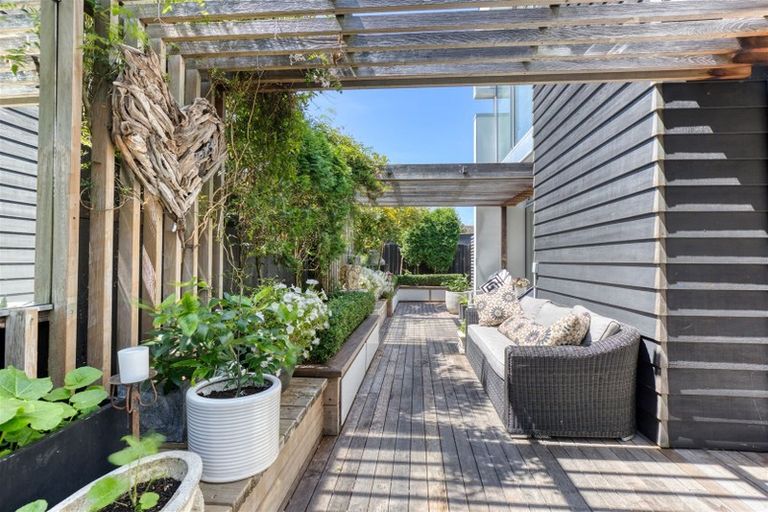 Photo of property in 71 Clare Road, St Albans, Christchurch, 8014