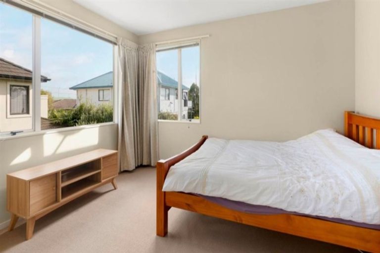 Photo of property in 25a Bluefin Way, West Harbour, Auckland, 0618
