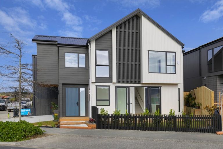 Photo of property in 102 Te Oneroa Way, Long Bay, Auckland, 0630