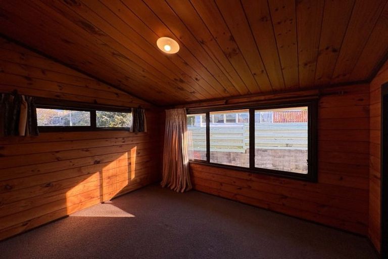 Photo of property in 4 Skeet Place, Merrilands, New Plymouth, 4312