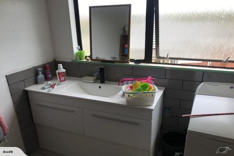 Photo of property in 5/11 Hall Road, Glenfield, Auckland, 0629