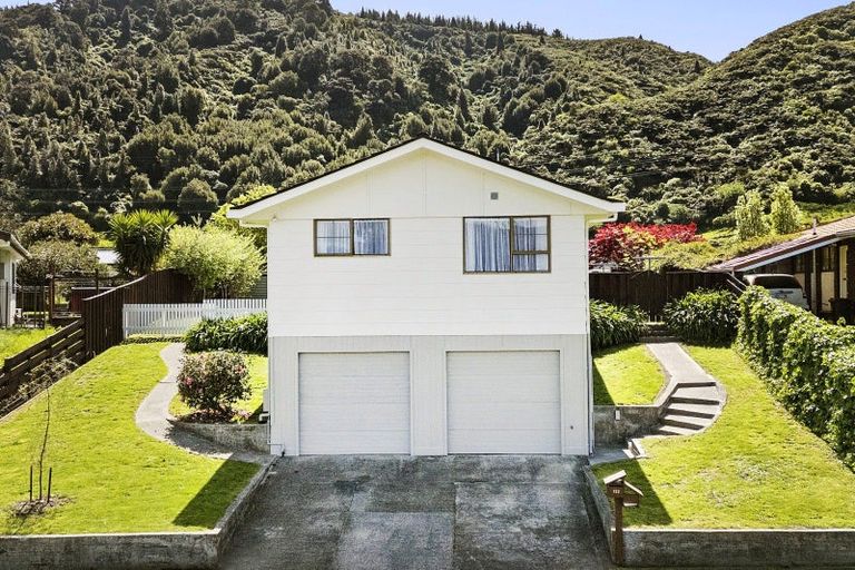 Photo of property in 152 California Drive, Totara Park, Upper Hutt, 5018
