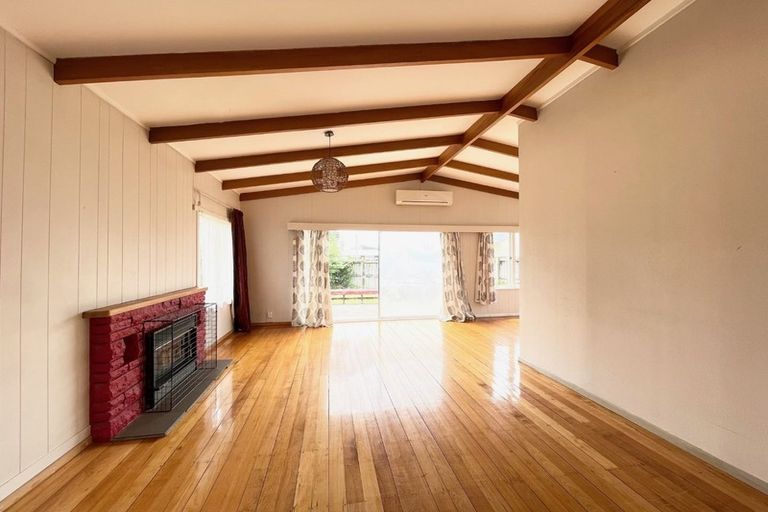 Photo of property in 6 Fairdene Avenue, Henderson, Auckland, 0610