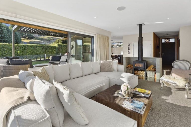 Photo of property in 35 Kirimoko Crescent, Wanaka, 9305