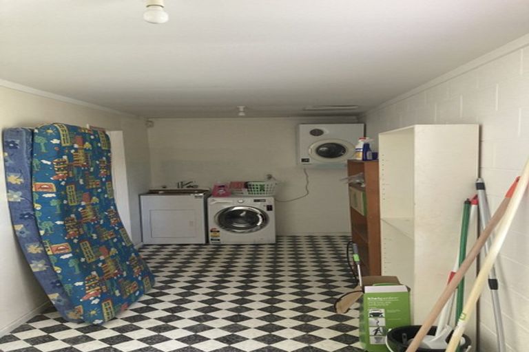 Photo of property in 18 Melrose Road, Island Bay, Wellington, 6023