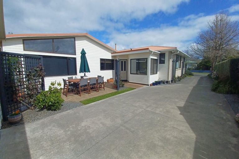 Photo of property in 10 Wera Street, Hawera, 4610