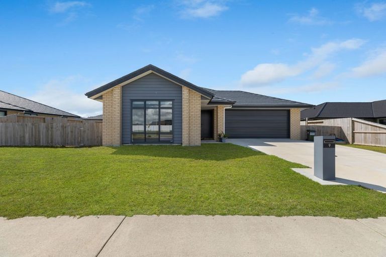 Photo of property in 9 Te Piriti Road, One Tree Point, 0118