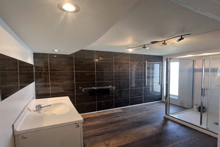 Photo of property in 8 Stanley Road, Glenfield, Auckland, 0629