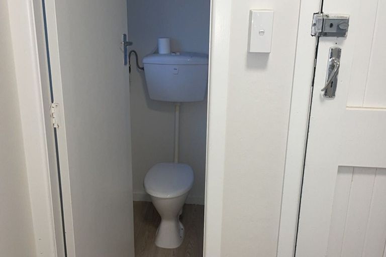 Photo of property in 63 Golf Road, New Lynn, Auckland, 0600