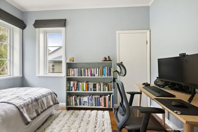 Photo of property in 9 Kaihuia Terrace, Northland, Wellington, 6012