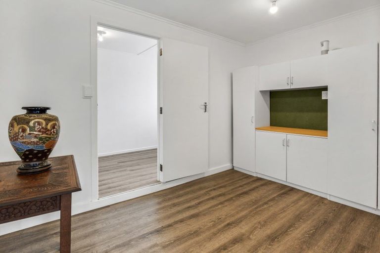 Photo of property in 2/3 Pohutukawa Avenue, Shelly Park, Auckland, 2014