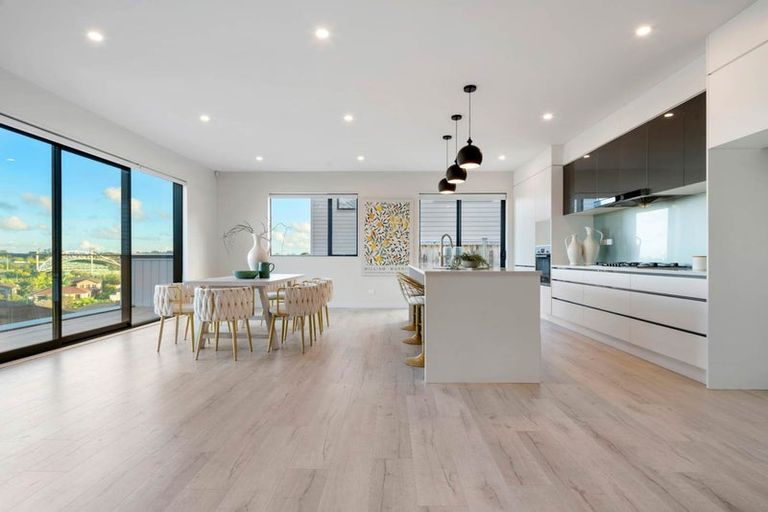 Photo of property in 15c Living Stream Road, Albany Heights, Auckland, 0632