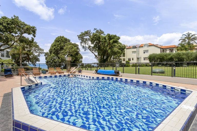 Photo of property in 1b/5 The Promenade, Takapuna, Auckland, 0622