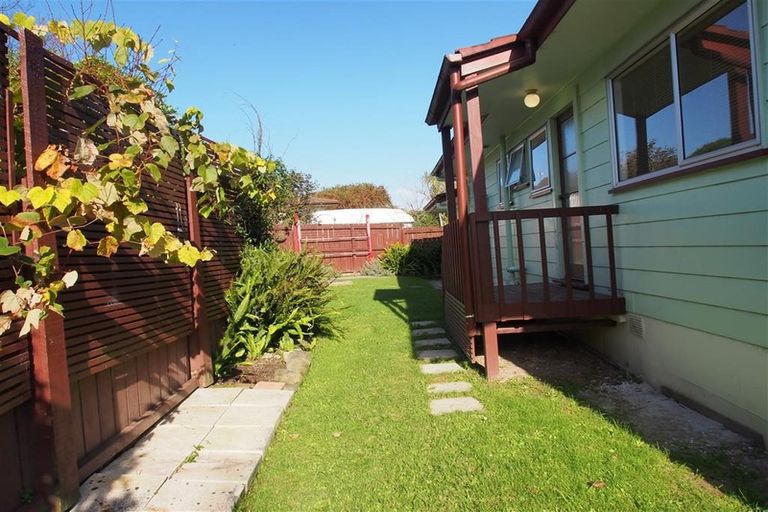 Photo of property in 8 Katrina Place, Massey, Auckland, 0614