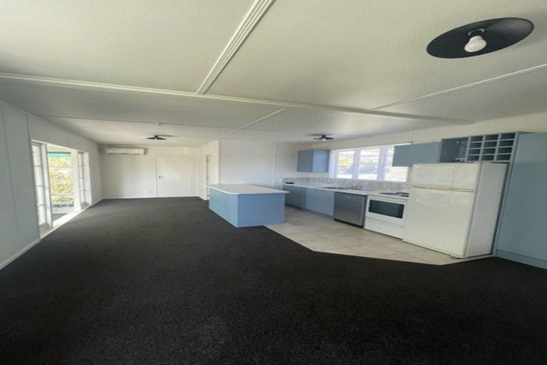 Photo of property in 5 Birdie Place, Red Beach, 0932