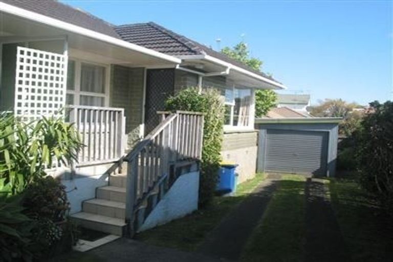 Photo of property in 2/59 Shakespeare Road, Milford, Auckland, 0620
