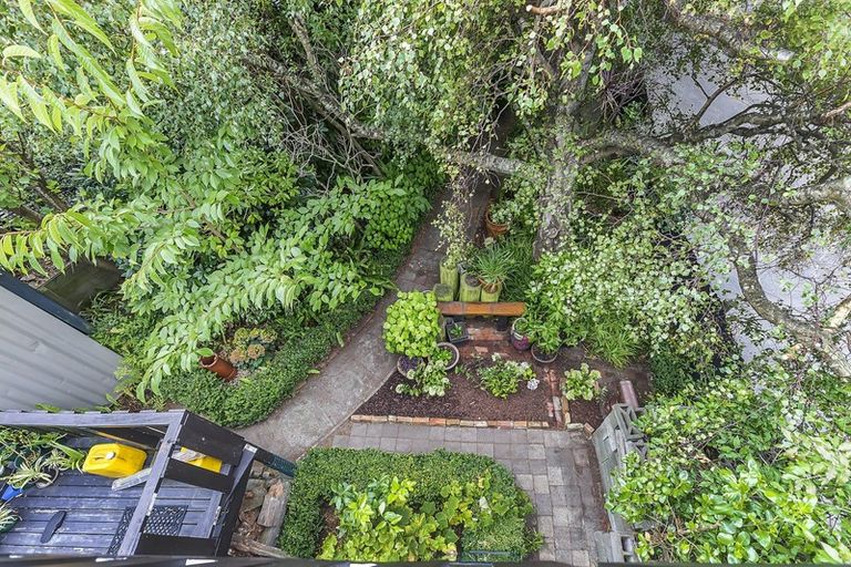 Photo of property in 57 Queens Drive, Lyall Bay, Wellington, 6022